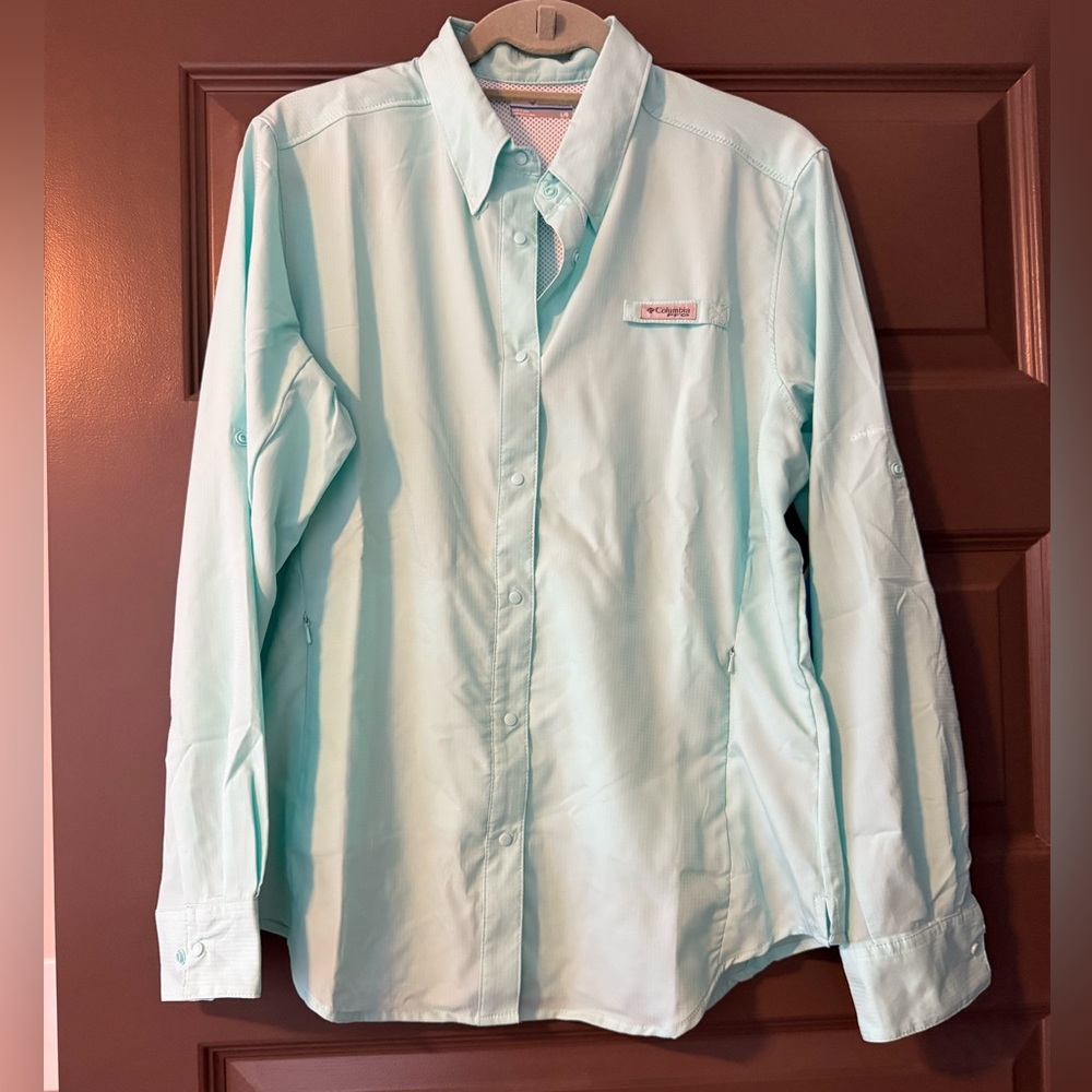 NWT- Columbia Women’s PFG shirt - size LG